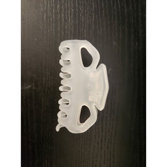 Translucent White Plastic Hair Claw Clip With Spring Closure - Picture 1 of 4